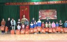 Xã Cẩm Bình tổ chức Chương trình tặng quà " Xuân yêu thương, tết chia sẻ" nhân dịp tết nguyên đán Ất Tỵ 2025  