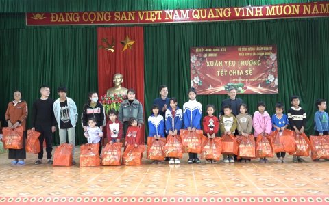  Xã Cẩm Bình tổ chức Chương trình tặng quà " Xuân yêu thương, tết chia sẻ" nhân dịp tết nguyên đán Ất Tỵ 2025  